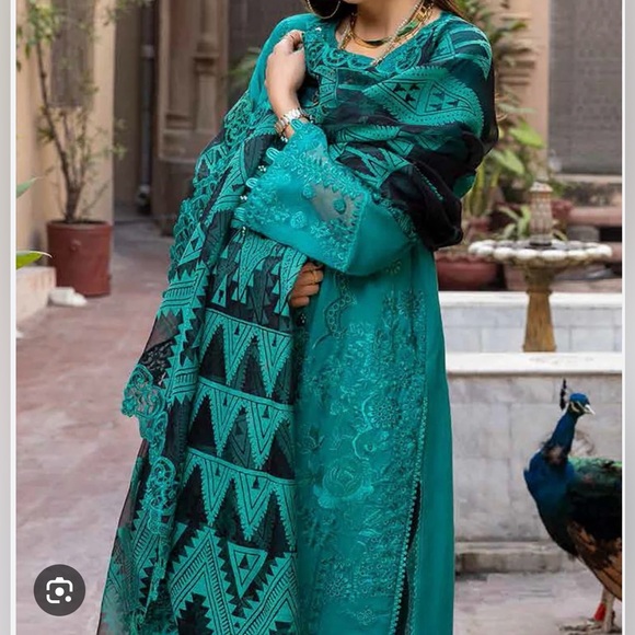 Charizma brand Pakistani Indian embroidered dress/outfit/suit - Picture 3 of 15